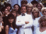 Roger Moore and Bond Girls, on the Set of the James Bond 007 Film a View to a Kill, August 1984 Lámina fotográfica