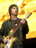 Noel Gallagher of Oasis, Performing at the Reebok Stadium in Bolton, July 2000 Lámina fotográfica Noel Gallagher of Oasis, Performing at the Reebok Stadium in Bolton, July 2000 Lámina fotográfica