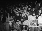 John Lennon and Yoko Ono at the Bob Dylan Performance at the Isle of Wight Pop Festival, 1969 Lámina fotográfica John Lennon and Yoko Ono at the Bob Dylan Performance at the Isle of Wight Pop Festival, 1969 Lámina fotográfica