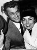 Janet Leigh with Husband Tony Curtis at Paddington Station, May 1957 Photographic Print