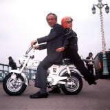 Sid James and Barbara Windsor on Location at the Filming of Carry on Girls Photographie