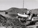 Fisherman Tends to His Nets in Greece Photographie
