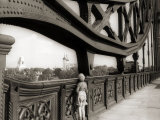 A Young Boy on Tip Toes to Get a View from the Bridge, 1959 Photographie