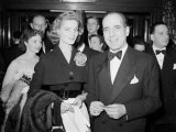 Humphrey Bogart with His Wife Lauren Bacall at a Film Premiere, Film Premier, April 1951 Lámina fotográfica Humphrey Bogart with His Wife Lauren Bacall at a Film Premiere, Film Premier, April 1951 Lámina fotográfica
