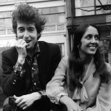Bob Dylan American Folk Singer with Joan Baez in the Savoy Gardens on the Thames Embankment, 1965 Fotografická reprodukce