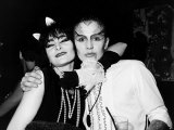 Siouxsie with the Drummer of the Culture Club at a Halloween Party in a Night Club Lámina fotográfica