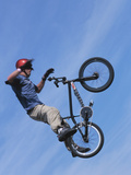 Man Performing Trick on a Bicycle Photographie