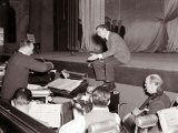 Frank Sinatra During Rehearsals at the Coliseum Midnight Matinee, December 1951 Lámina fotográfica
