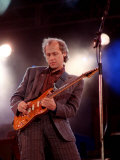 Mark Knopfler of Dire Straits at Nelson Mandela's 70th Birthday, June 1988 Fotografisk tryk Mark Knopfler of Dire Straits at Nelson Mandela's 70th Birthday, June 1988 Fotografisk tryk