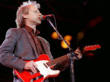 Mark Knopfler of Dire Straits at Nelson Mandela's 70th Birthday, June 1988 Fotografisk tryk Mark Knopfler of Dire Straits at Nelson Mandela's 70th Birthday, June 1988 Fotografisk tryk