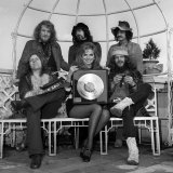 Julie Ege Presents a Gold Record to Jethro Tull for Selling a Million Dollars Worth of Sales Lámina fotográfica