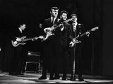 Cliff Richard Singing on Stage with Pop Group the Shadows Photographie