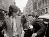 Mick Jagger and Girlfriend Marianne Faithfull at Marlborough St Court on Drug Charges, January 1970 Lámina fotográfica
