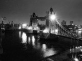 A View of Tower Bridge on the River Thames Illuminated at Night in London, April 1987 Photographie