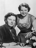 Juliana Queen of Holland Queen of Holland with Her Daughter Beatrix in 1956 Lámina fotográfica Juliana Queen of Holland Queen of Holland with Her Daughter Beatrix in 1956 Lámina fotográfica