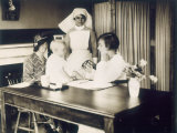 Doctor Examines a Baby at a Dispensary Fotografie-Druck