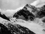 View of Zecca Peak in the Lombardian Alps, the Peak is Covered with Snow Photographie