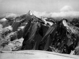 View of Mount Disgrazia Located in the Lombardian Alps Lámina fotográfica View of Mount Disgrazia Located in the Lombardian Alps Lámina fotográfica