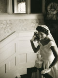 Toni Frissell - Jackie Kennedy Throwing the Bouquet - Afiş Toni Frissell - Jackie Kennedy Throwing the Bouquet - Afiş