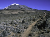 Michael Brown - Hikers Moving Through a Rocky Area, Kilimanjaro - Reprodüksiyon Michael Brown - Hikers Moving Through a Rocky Area, Kilimanjaro - Reprodüksiyon