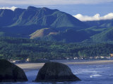 Haystack Rock at Cannon Beach, Oregon, USA Photographic Print by William Sutton