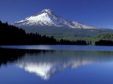 Mt. Hood Reflected in Trillium Lake, Oregon, USA Photographie par Jamie & Judy Wild
