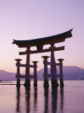 Sunset, Torii Gate, Itsukushima Shrine, Miyajima Island, Honshu, Japan Photographie
