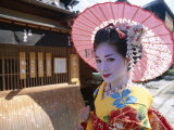 Apprentice Geisha (Maiko), Woman Dressed in Traditional Costume, Kimono, Kyoto, Honshu, Japan Photographie