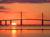 Sunrise Behind Sunshine Skyway Bridge, Florida, USA Reprodukcja zdjęcia autor Jerry & Marcy Monkman Sunrise Behind Sunshine Skyway Bridge, Florida, USA Reprodukcja zdjęcia autor Jerry & Marcy Monkman