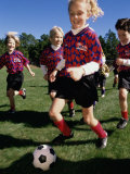 Children Playing Soccer Fotografie-Druck