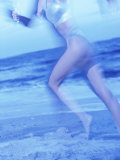 Side Profile of a Woman Running on the Beach Lámina fotográfica