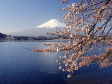 Mount Fuji, Lake Kawaguchi, Japan - Fotografik Baskı Mount Fuji, Lake Kawaguchi, Japan - Fotografik Baskı