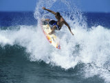 Surfeur prenant une vague Photographie