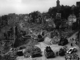 Tanks of the U.S. 7th Army Rumble Through Nuremberg Impressão fotográfica Tanks of the U.S. 7th Army Rumble Through Nuremberg Impressão fotográfica