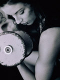 Young Woman Exercising with Dumbbells Lámina fotográfica Young Woman Exercising with Dumbbells Lámina fotográfica