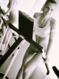 Young Woman Running on a Treadmill Photographie