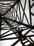 A Reenactor is Silhouetted Inside a Replica of the Spindletop Oil Derrick Fotografie-Druck