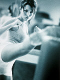 Young Woman Exercising in a Gym Photographie