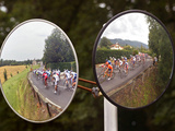 Mirrors at a T-Junction Reflect Riders During the 18th Stage of the Tour De France Photographie