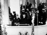 U.S. President Franklin D. Roosevelt, Center, Admiral William W. Pratt Lámina fotográfica U.S. President Franklin D. Roosevelt, Center, Admiral William W. Pratt Lámina fotográfica