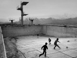 Afghan Boys Play Soccer Fotoprint Afghan Boys Play Soccer Fotoprint