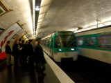Commuters Inside Metro Station, Paris, France  Lámina fotográfica por Lisa S. Engelbrecht