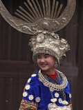 Miao Girl in Traditional Silver Hairdress and Costume, China Photographie par Keren Su
