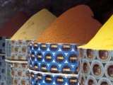 Spices in the Market, Morocco Lámina fotográfica por John & Lisa Merrill