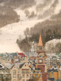 Mont Tremblant Ski Village in The Laurentians, Quebec, Canada Photographie par Walter Bibikow