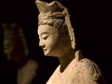 Gold Painted Bodhisattva in Contemplation, China Photographie par Keren Su