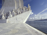 Monument to the Discoveries, Lisbon, Portugal Lámina fotográfica por Michele Molinari Monument to the Discoveries, Lisbon, Portugal Lámina fotográfica por Michele Molinari