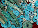 Coins For Sale at a Street Market, China Fotografisk trykk av Bruce Behnke Coins For Sale at a Street Market, China Fotografisk trykk av Bruce Behnke