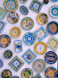 Ceramic Plates on Shop Wall, Algarve, Portugal Fotoprint van John & Lisa Merrill