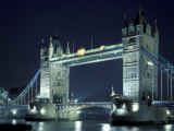 Pont de Londres la nuit, Londres, Angleterre Photographie par Walter Bibikow